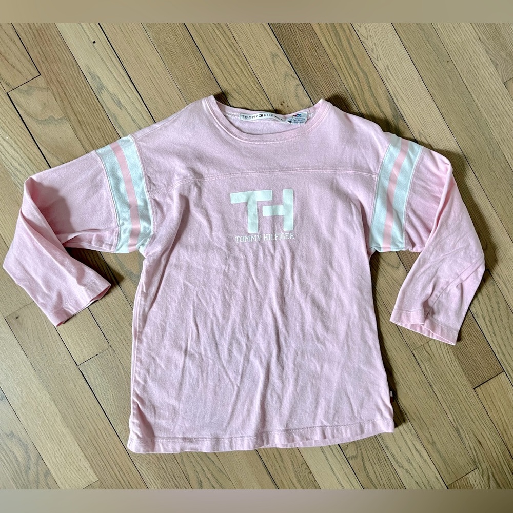 Tommy Hilfiger 3/4 sleeve logo tee. Size Small.